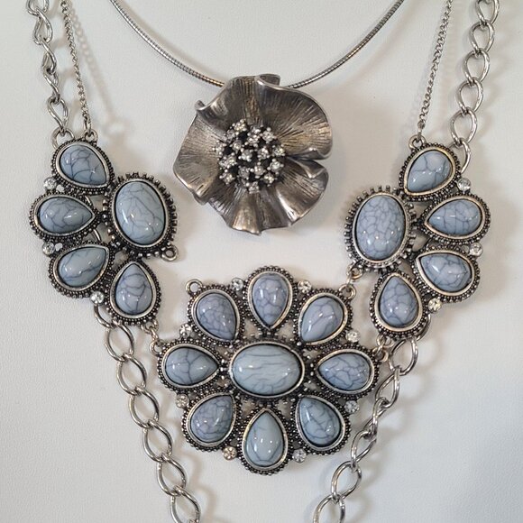 Vintage to Modern Lot Jewelry Silver Tone Blue Necklaces Bracelets Avon L&F etc - Picture 3 of 12